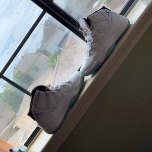 Jordan 11 Columbia size 6.5 Gs (No Box) Used